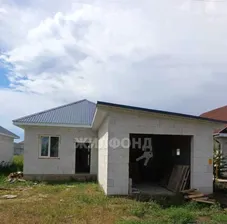 Продам дом 80.0 м² на участке 5.0 сот этажей 1 город Барнаул поселок Бельмесево улица Валдайская КП Сибирская долина